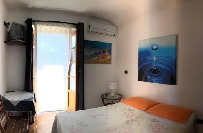 La Luna Di Botto Bruce Chiavari